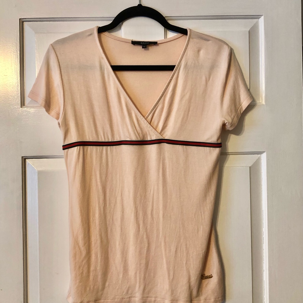 Gucci Peach Short Sleeve V-Neck Top With Red And Green Contrast Trim